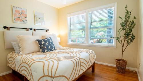 Ultimate Escape! Huge Yard Parking Walk to Beach - Foto 5