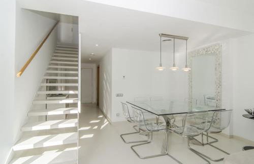 Duplex vistas mar con piscina - Photo 15