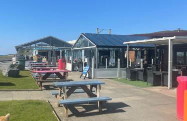 Discover Serenity in Our 3-Bed Static Caravan at Clarach Bay Holiday Village! - Foto 39