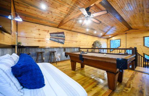 Rustic Family Getaway - Pool Table, Hot Tub, Pets, Great Location - Photo 45