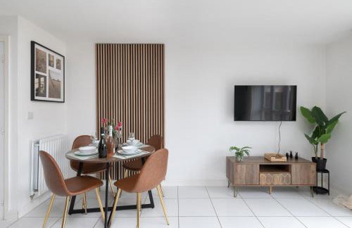 4 Bedroom House By Humming Nest Short Lets & Serviced Accommodation Milton Keynes With Free WiFi & Parking - Foto 2