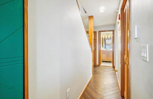 Highridge B14 Enjoy the view ski back trail shuttle service sports center - Photo 22