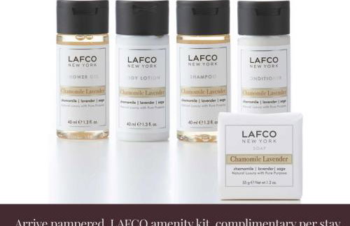 Contemporary Dallas 2BR Condo Patio & Pool - Photo 4