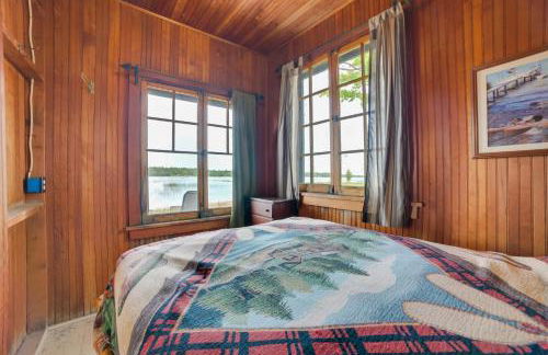 Sandy Beach and Sunset Views Cedarville Cabin 3! - Foto 16