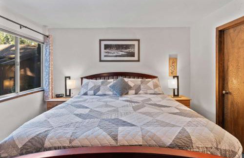 2BR Overlooks Shared Pool Near Gondola & Village - Foto 24