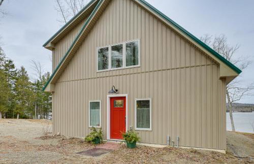 Lakefront Bucksport Home w/ Fire Pit + Gas Grill! - Foto 19