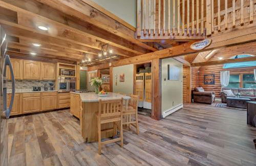 Secluded Log Cabin with Hot Tub Fire Pit Game Room - Foto 48