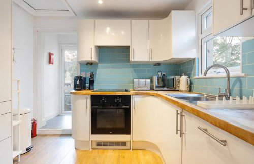 Spacious Retreat 5 Beds Sleeps 8 Free Parking - Foto 14