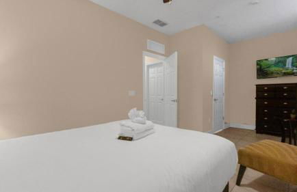 Florida Getaway - Renovated TownHome by Disney! - Photo 17