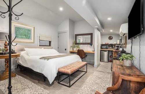 Redwood Room - Photo 1