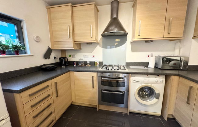 Sea Breeze Retreat in Swansea - Photo 19