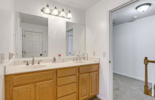 3 Mi to Dtwn Worcester! Spacious 2-Story Townhome! - Foto 17