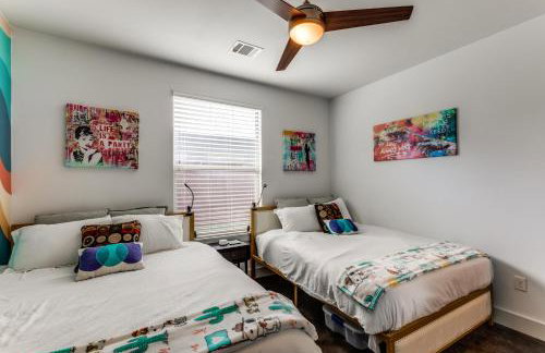 The Q - Austin Family Vacation Home - Hot Tub, Sauna, Gym & Backyard - Foto 13