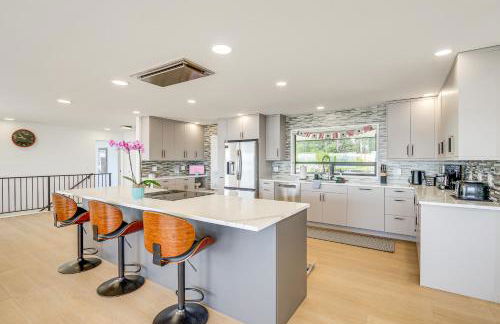 Spacious Camano Home with Hot Tub and Water Views! - Foto 5