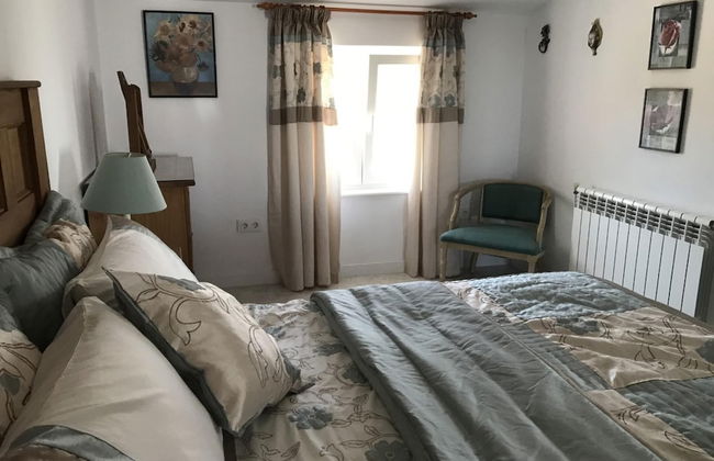 2 Bed-sleeps 4-mtn View-private Pool & Terrace - Photo 3