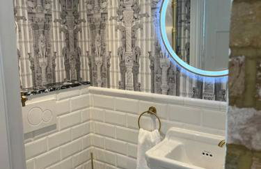 Boutique style self contained annexe with garden - Photo 9