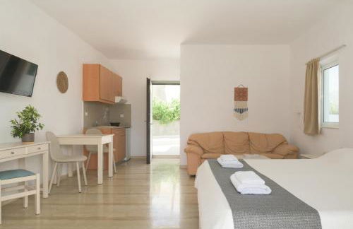 Reina Apartments - Photo 34