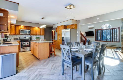 Lake Access and Private Hot Tub at Poconos Home! - Foto 9