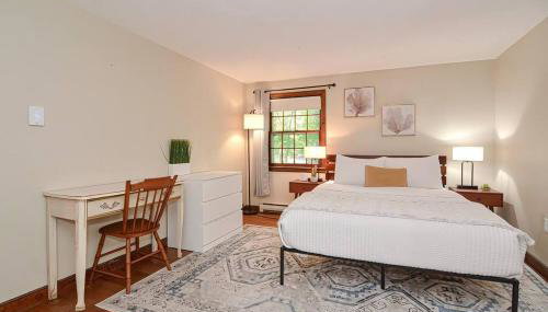 Master Bedroom with bath in a beautiful home - Foto 5