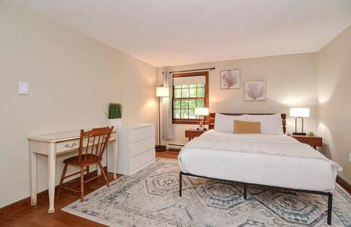 Master Bedroom with bath in a beautiful home - Foto 5
