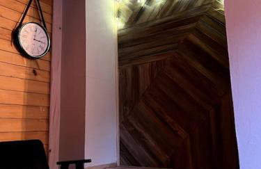 Drewniana chata nad stawem - Foto 16