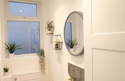 Lovely 2 Bed Apartment w Garden near Northampton - Photo 37