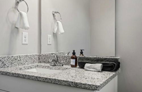 3BR Townhouse King Bed Garage Pineville - Foto 19