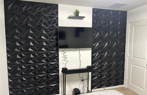 Cozy Stay with Pool Relax with Easy Access to Highway - Foto 34