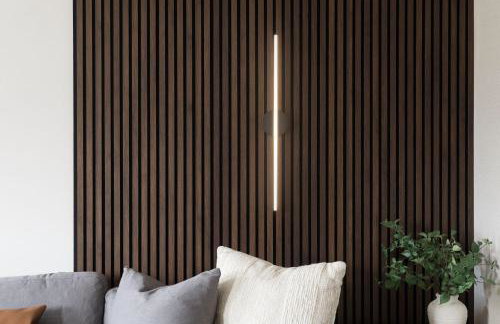 Capitol House - 3 Bed 1 Full and 1 Half Bath, Pet Friendly with Hot Tub walk to Lucas Oil Stadium - Foto 5