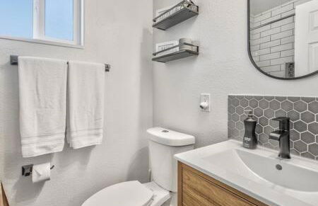 Vibrant Watermelon - Hot Tub, BBQ-Grill, King-Bed, Backyard, Parking - Foto 10