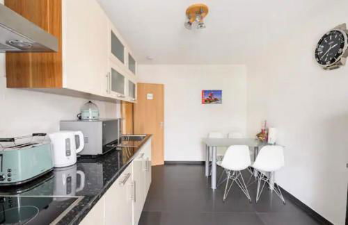 Günstiges grünes Ferienzimmer mit separater moderner Dusche - Foto 34