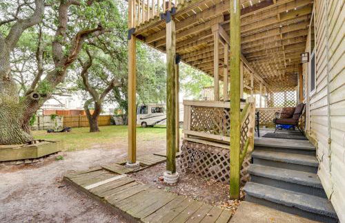 Stroll to Shore Quaint Condo with Deck in Norfolk - Photo 16