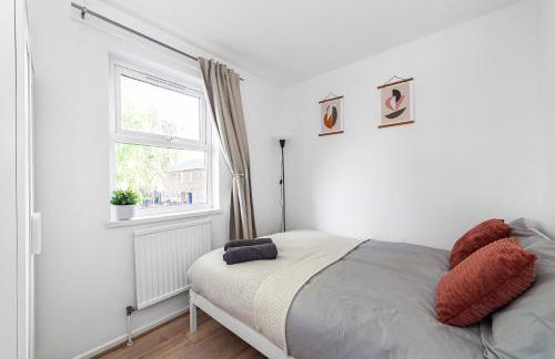 Arte Stays - 3-Bedroom Bright House London, Haggerston, Garden, Parking, 8 min walk to Haggerston Station, weekly or monthly stays, serviced accommodation - 7 guests - Foto 30