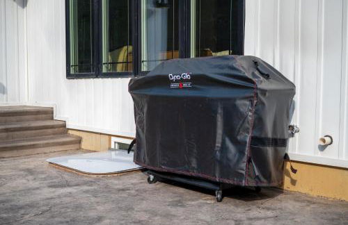 New Farmhouse, King Beds, Game Room, Hot Tub & View! - Foto 42