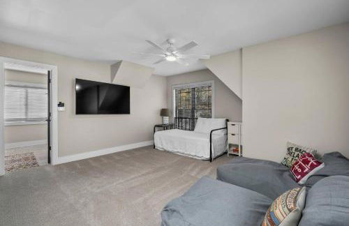 Views! Dock, Water, Game Room, Kids Room! - Foto 48