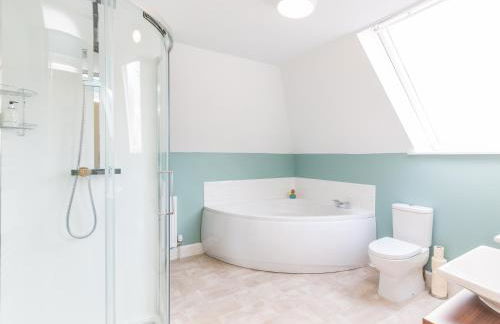 Chauffeur's Cottage with Hot Tub - Foto 17