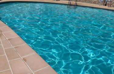 VUE EPOUSTOUFLANTE SUR BANDOL & LA MER 2 pièces, piscine tout confort 4 étoiles, très calme, terrasse spacieuse sans vis à vis, parking privé résidence standing - Foto 14