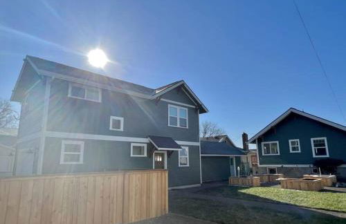 Custom Built Cottage in Downtown with Pool - Foto 12