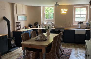 Stunning 2-bedroomed Cottage - Photo 2