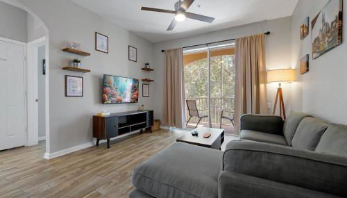 Spring Break Awaits Disney Close Pool Slides Fun - Foto 3