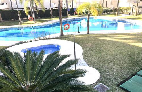 STYLISH TOWNHOUSE IN BEACHFRONT COMPLEX - Photo 5