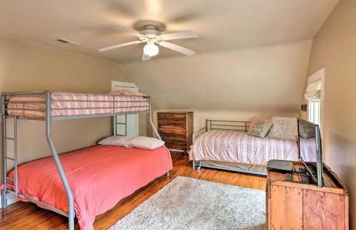 Bright Clear Lake Getaway, 4 Blocks to Downtown! - Foto 21