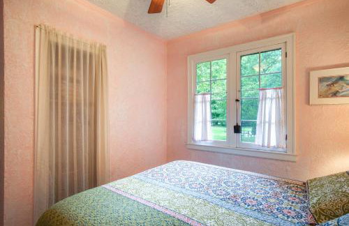 Harbert Cottage with Fire Pit Half Mile to Beach! - Foto 15