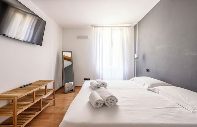 Emilia Studios 8 - Photo 1