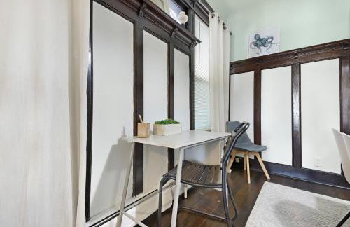 The Vic 3-BR Quick NYC Access & Parking - Foto 9