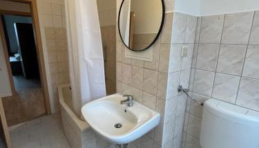 MonteurzimmerKING Merseburg - Foto 5, Shower