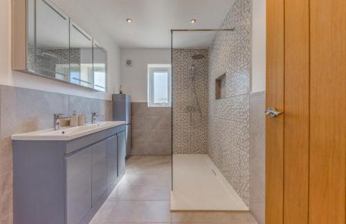 Luxury Isla Cottages Bourne, Dog Friendly with Garden, Parking, Countryside Views, Family Holidays & Easy Access to Town - Foto 9