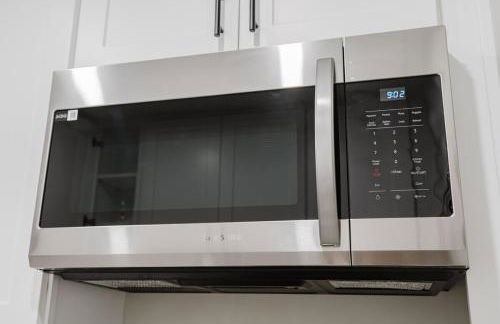 Entire Private Studio with 1 King Bed, Full Kitchen, Gated Yard, Available Now - Foto 25