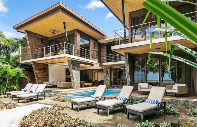 Beachfront Villa - Sunsets and Daily Maid Service - Photo 2