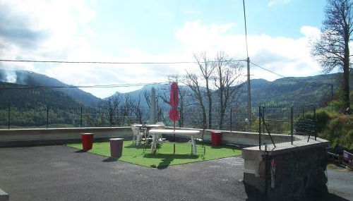 Vacances au pied des Monts du Cantal - Foto 2